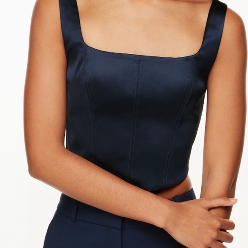 Elevate babaton Satin Top